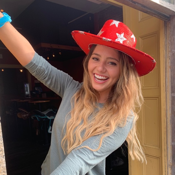 Meet your Posher, Arielle - Picture 1 of 1